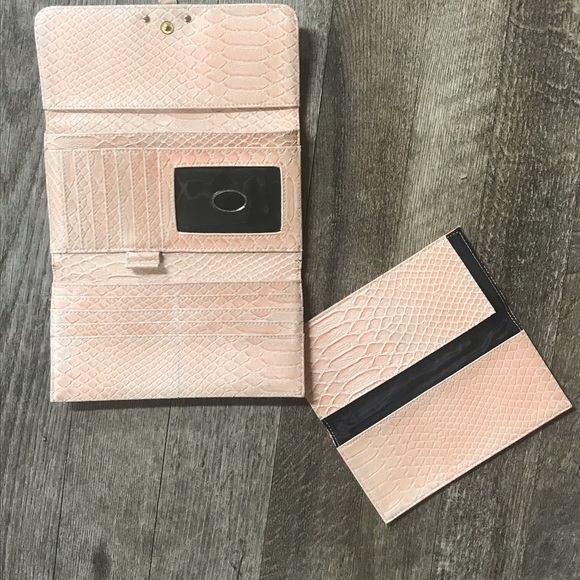 GUESS Wallet & Bifold Matching Set - Picture 4 of 4